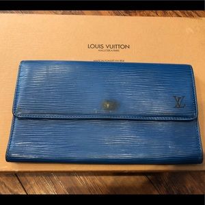 Auth Louis Vuitton blue Epi leather trifold wallet
